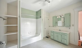 36 CHESTER St, Chester, NH 03036