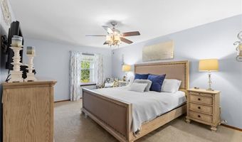 1233 Red Oak Plantation Dr, Ballwin, MO 63021