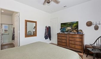 10351 Lakeshore Dr, Apple Valley, CA 92308