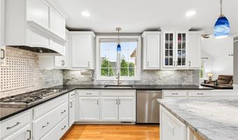 14 Longbrook Dr, Cumberland, RI 02864