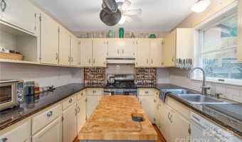 17 Red Oak Ln, Alexander, NC 28701