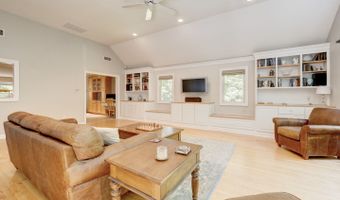 35 Woodsedge Ct, Berlin, CT 06037