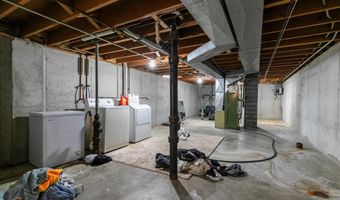 2415 N LOCUST St, Appleton, WI 54914