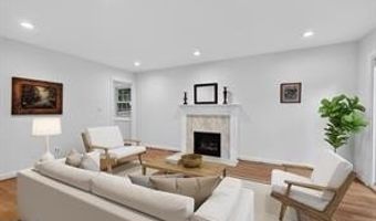 250 ASPEN St, Alexandria, VA 22305