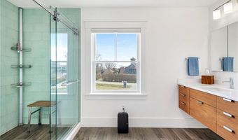 592 Tuckerman Ave, Middletown, RI 02842