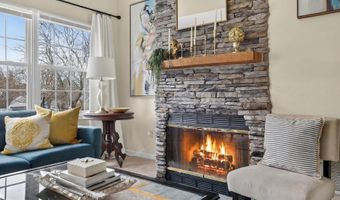 906 Canterbury Ln 906, Colchester, CT 06415