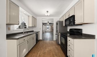 702 S 3rd St, Beresford, SD 57004