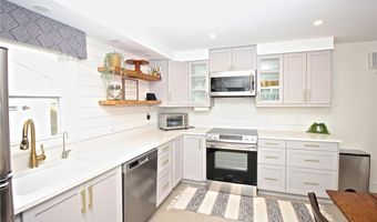 139 Coggeshall Ave, Newport, RI 02840