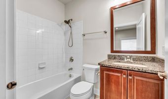 10 Putnam Ln 10, Danbury, CT 06810