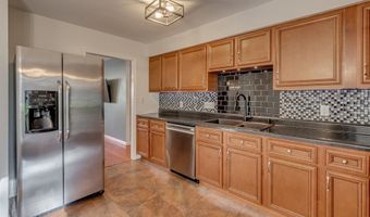 382 Cedar Run Dr, Ballwin, MO 63021