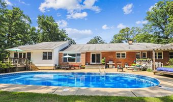 6916 PACIFIC Ln, Annandale, VA 22003
