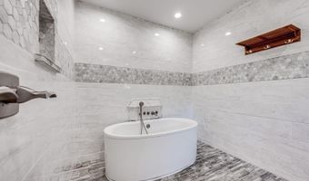 239 Kamalei Cir, Kahului, HI 96732