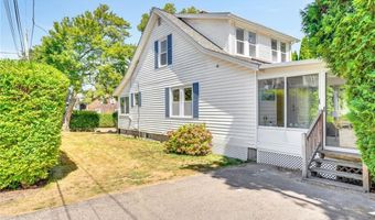 114 Rodman St, Narragansett, RI 02882