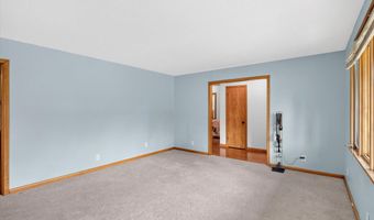 1635 Oak Dr, Aurora, MO 65605