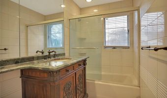 260 Oakridge Ln, Albertson, NY 11507