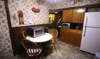 878 County Line Rd, Amityville, NY 11701