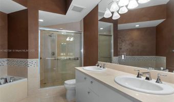 19900 E Country Club Dr TS10, Aventura, FL 33180
