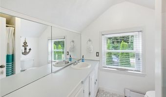 35 Anna Olivo Ct, Narragansett, RI 02882