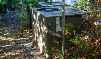 66 Weaver St, Baxley, GA 31513