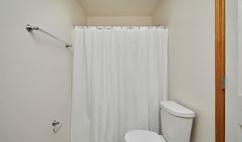 832 Red Hawk Way SE, Altoona, IA 50009