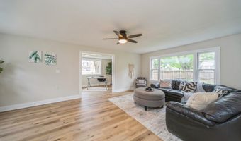 212 Nile Kinnick Dr N, Adel, IA 50003