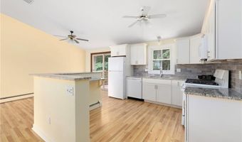 40 ROCKCREST Dr, Cranston, RI 02920