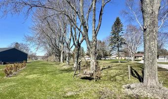216 LAKEVIEW Dr, Algoma, WI 54201