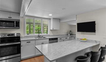 31 Brookside Dr, North Smithfield, RI 02896