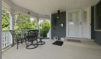 1 Victoria Dr, Amityville, NY 11701