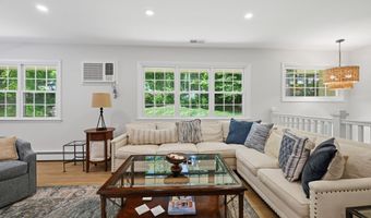 3 Birchcrest Dr, Danbury, CT 06811