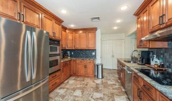 18 Evergreen Dr, Bayonne, NJ 07035