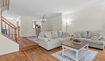 21196 WINDING BROOK Sq, Ashburn, VA 20147