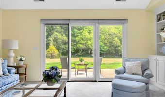 19 Vanderbilt Dr, Narragansett, RI 02882