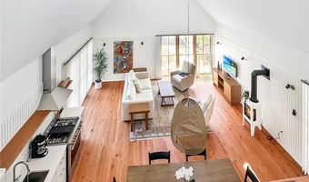 10 Wyndham Hill Rd Adu, Middletown, RI 02842