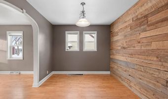 1604 N CLARK St, Appleton, WI 54911