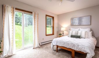 156 Sherwood Cir, Brattleboro, VT 05301