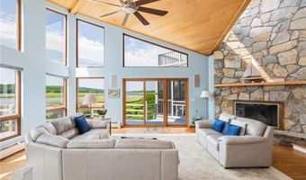 96 Starr Dr, Narragansett, RI 02882