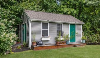 10 Honey Lou Ct, Cranston, RI 02921