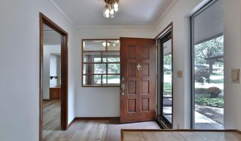 519 E Cooke Rd, Columbus, OH 43214