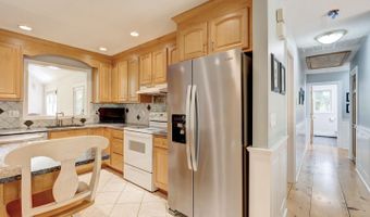 35 Woodsedge Ct, Berlin, CT 06037