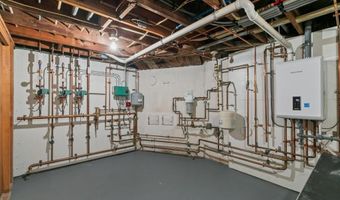 6 Wabasso Ter, Middletown, RI 02842