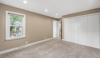 2327 Donald St, Ames, IA 50014