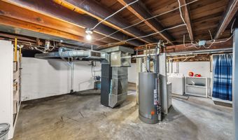 425 N 9th St, Adel, IA 50003