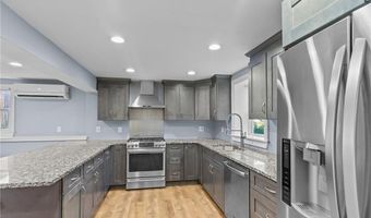 5 Lea Dr, Bristol, RI 02809