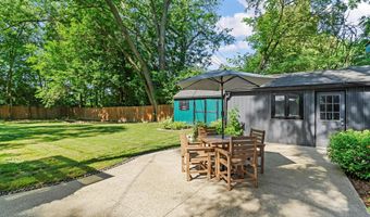 820 Barton Dr, Ann Arbor, MI 48105