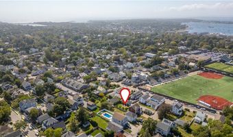 5 Lowndes St, Newport, RI 02840