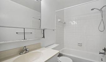 642 15TH St S 2, Arlington, VA 22202