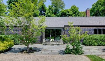 4 Alpond Dr, Newport, RI 02840