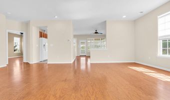 18 Hatteras Way, Barnegat, NJ 08005