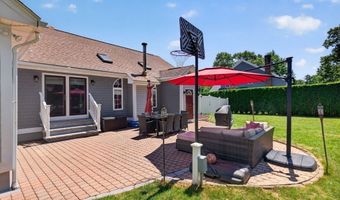 63 Ansel White Dr, Acushnet, MA 02743